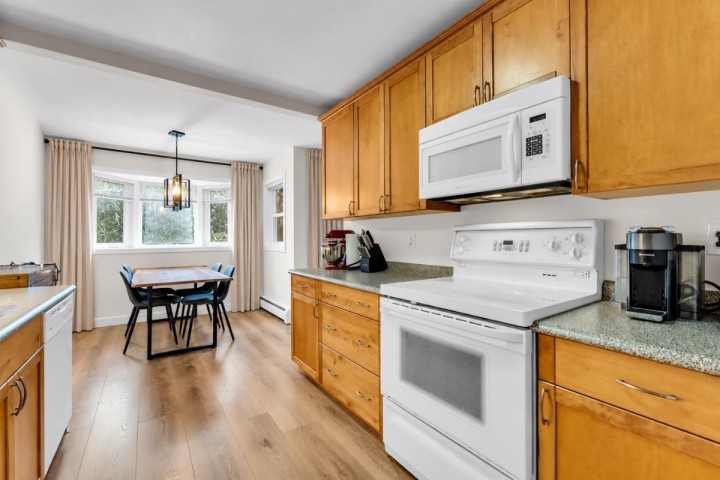 Photo 12 at 102 - 1935 W 1st Avenue, Kitsilano, Vancouver West