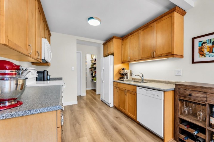 Photo 11 at 102 - 1935 W 1st Avenue, Kitsilano, Vancouver West