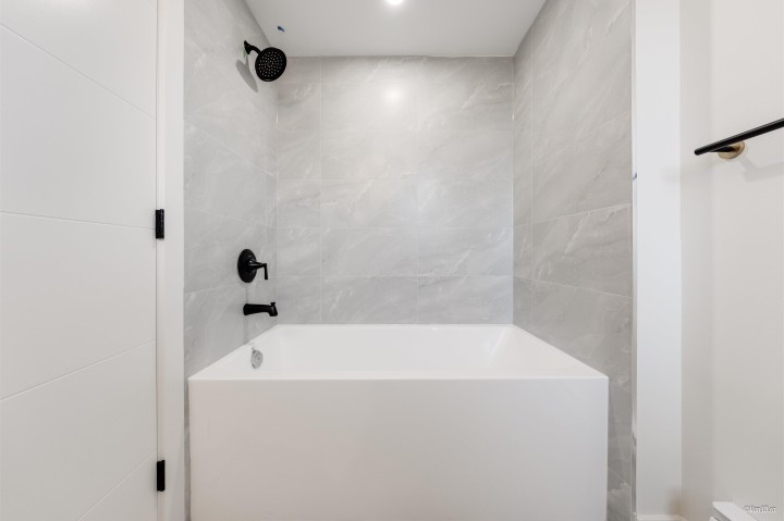 Photo 14 at 202 - 5092 Slocan Street, Collingwood VE, Vancouver East