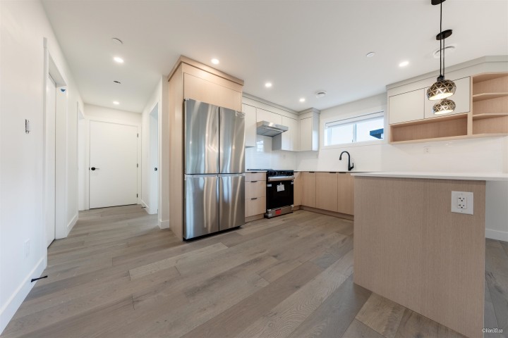 Photo 4 at 202 - 5092 Slocan Street, Collingwood VE, Vancouver East