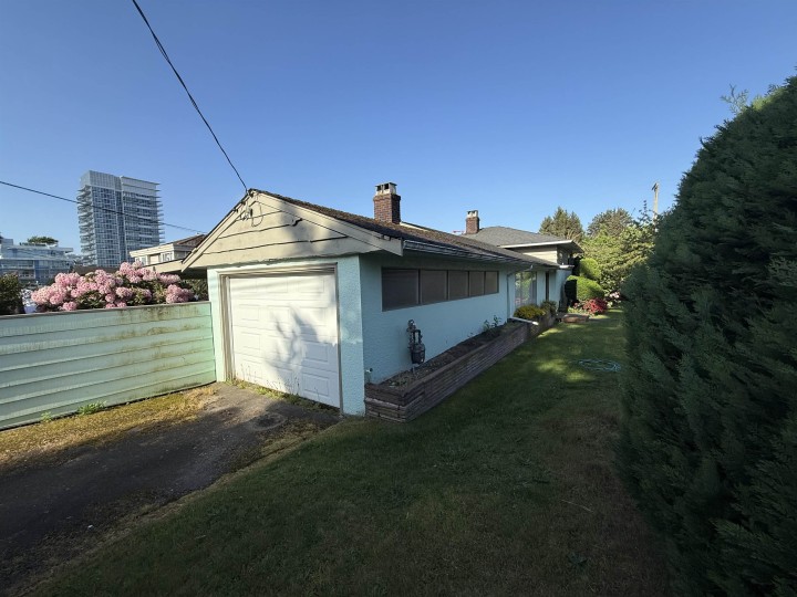 Photo 15 at 692 W 39th Avenue, Cambie, Vancouver West