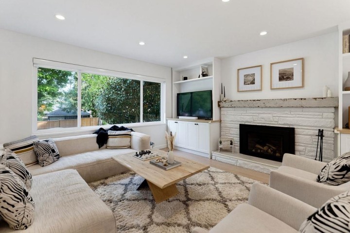 Photo 2 at 4921 Chester Street, Fraser VE, Vancouver East