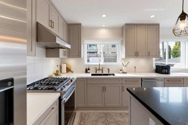 Photo 12 at 4921 Chester Street, Fraser VE, Vancouver East