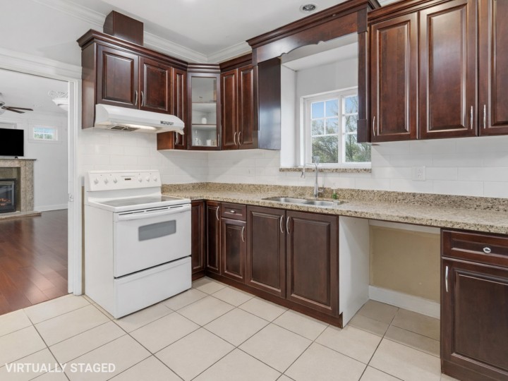Photo 4 at 1389 E 54th Avenue, South Vancouver, Vancouver East