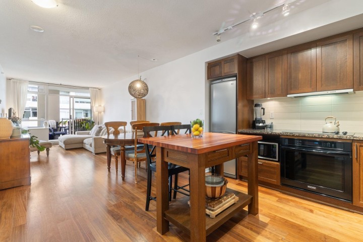 Photo 3 at 608 - 2228 W Broadway, Kitsilano, Vancouver West