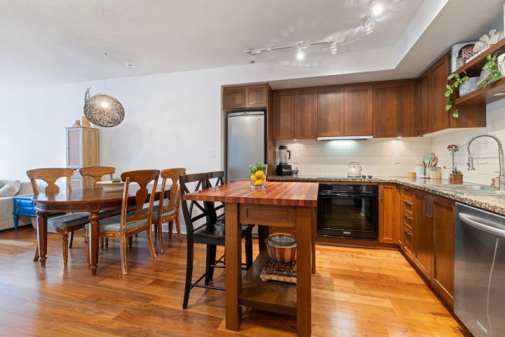 Photo 5 at 608 - 2228 W Broadway, Kitsilano, Vancouver West