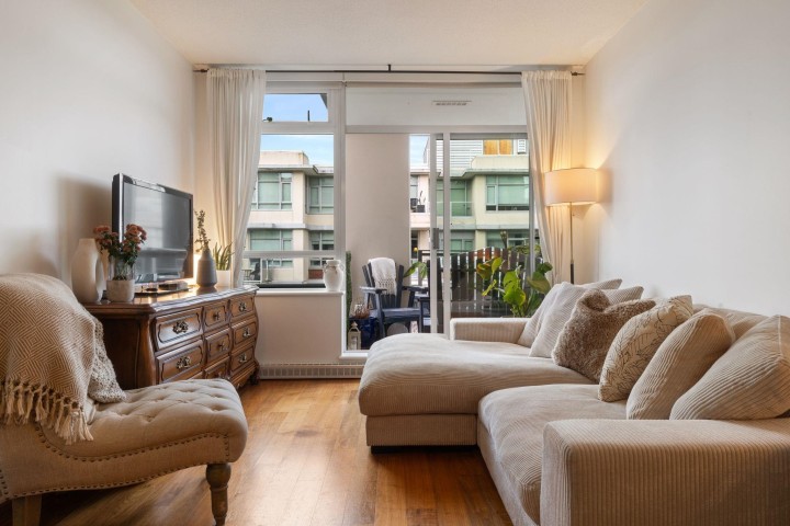 Photo 10 at 608 - 2228 W Broadway, Kitsilano, Vancouver West