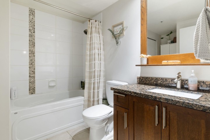 Photo 15 at 608 - 2228 W Broadway, Kitsilano, Vancouver West