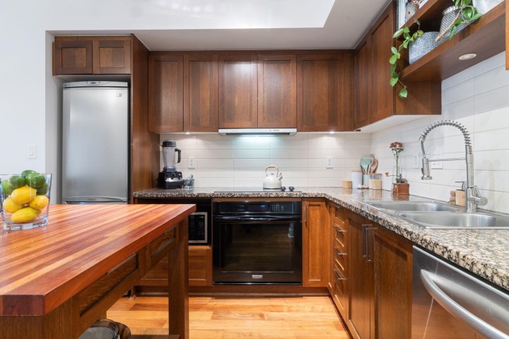 Photo 4 at 608 - 2228 W Broadway, Kitsilano, Vancouver West