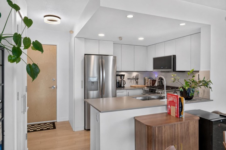 Photo 10 at 502 - 120 Milross Avenue, Downtown VE, Vancouver East
