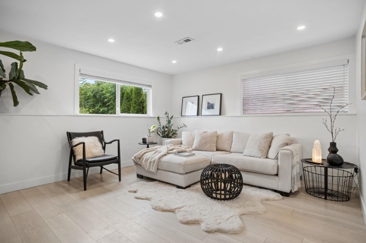 Photo 2 at 2780 E 8th Avenue, Renfrew VE, Vancouver East