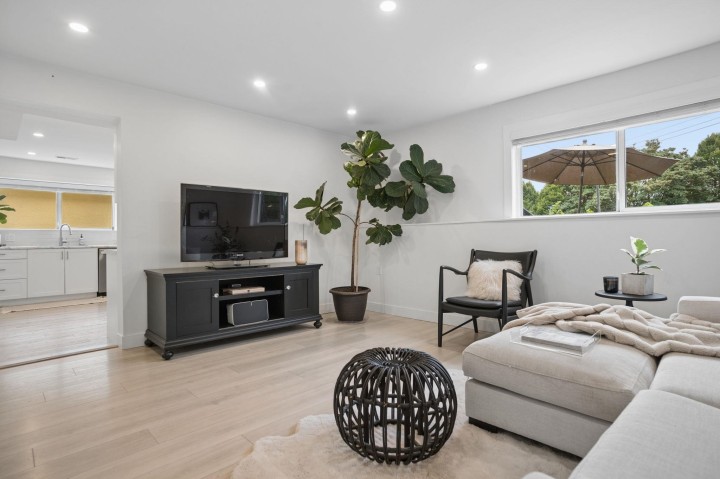 Photo 3 at 2780 E 8th Avenue, Renfrew VE, Vancouver East