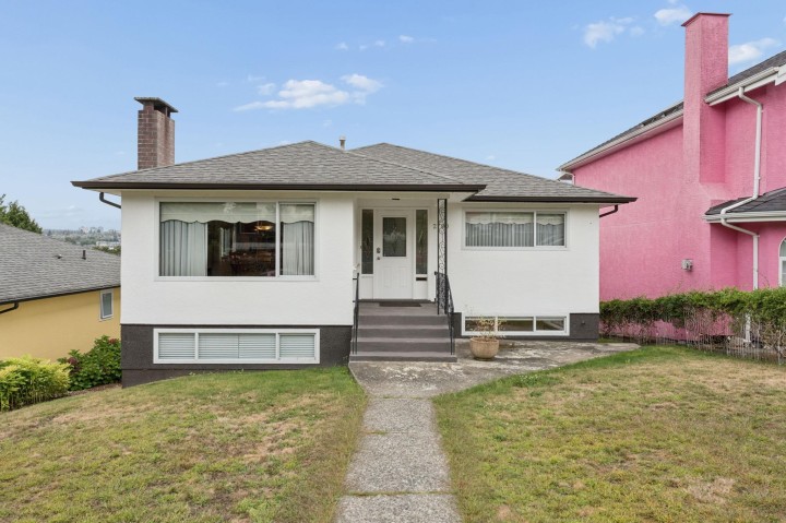 Photo 1 at 2780 E 8th Avenue, Renfrew VE, Vancouver East