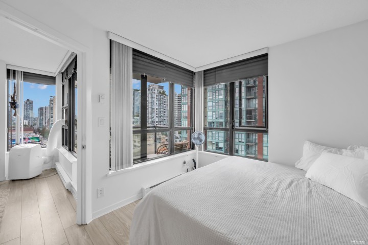Photo 15 at 1401 - 928 Homer Street, Yaletown, Vancouver West