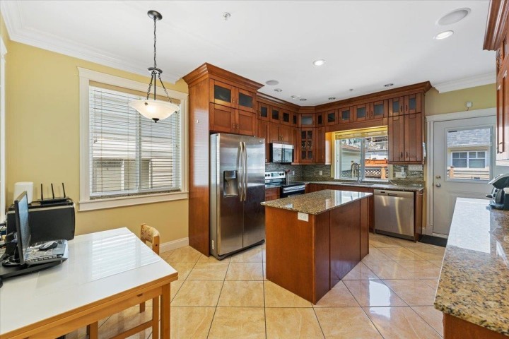Photo 10 at 1185 E 62nd Avenue, South Vancouver, Vancouver East
