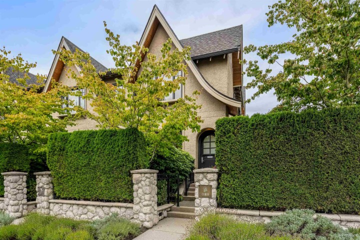 Photo 1 at 989 W 38th Avenue, Cambie, Vancouver West