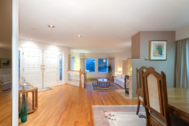 Photo 2 at 6440 Rosebery Avenue, Horseshoe Bay WV, West Vancouver