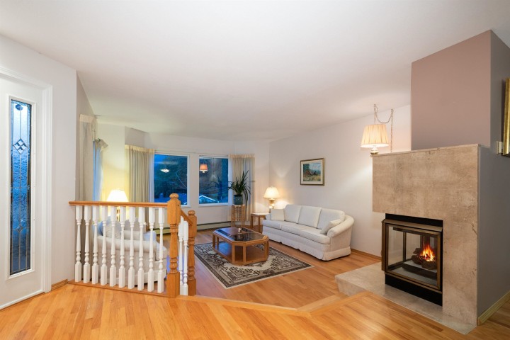 Photo 3 at 6440 Rosebery Avenue, Horseshoe Bay WV, West Vancouver