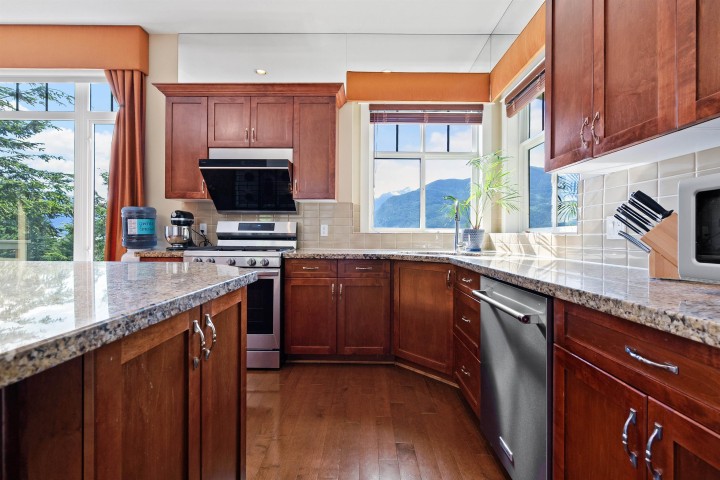 Photo 10 at 300 Ocean Crest Drive, Furry Creek, West Vancouver