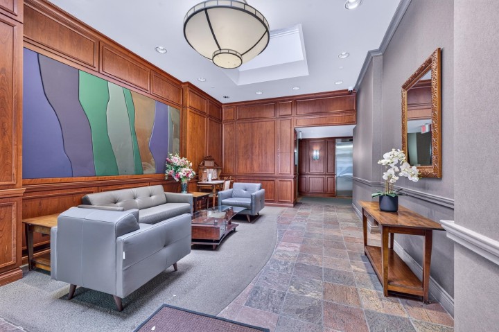 Photo 2 at 213 - 5770 Oak Street, Oakridge VW, Vancouver West