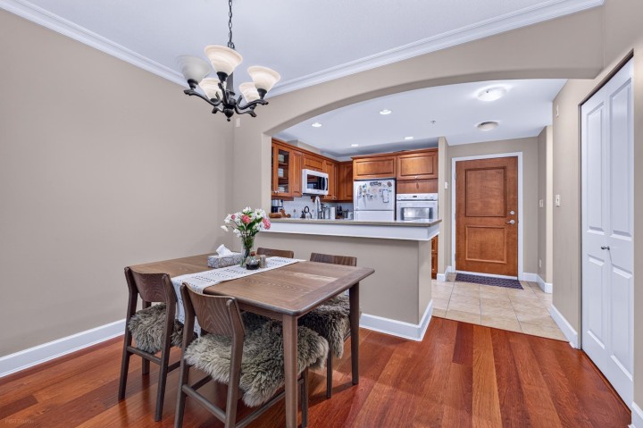 Photo 6 at 213 - 5770 Oak Street, Oakridge VW, Vancouver West