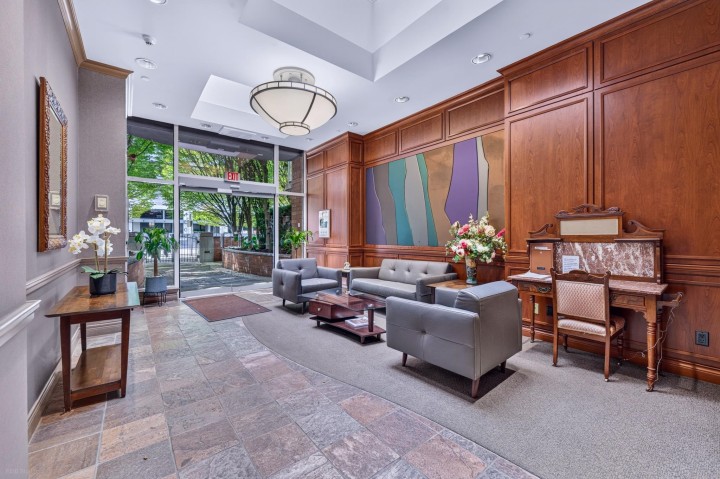 Photo 1 at 213 - 5770 Oak Street, Oakridge VW, Vancouver West
