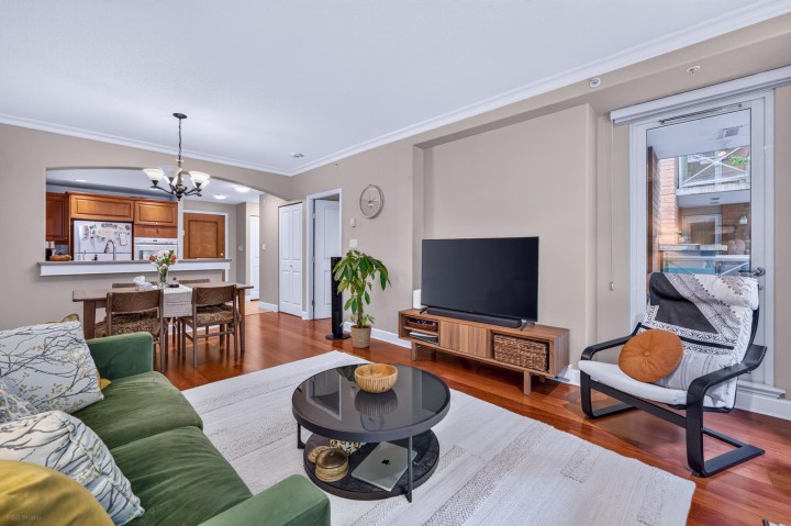 Photo 5 at 213 - 5770 Oak Street, Oakridge VW, Vancouver West