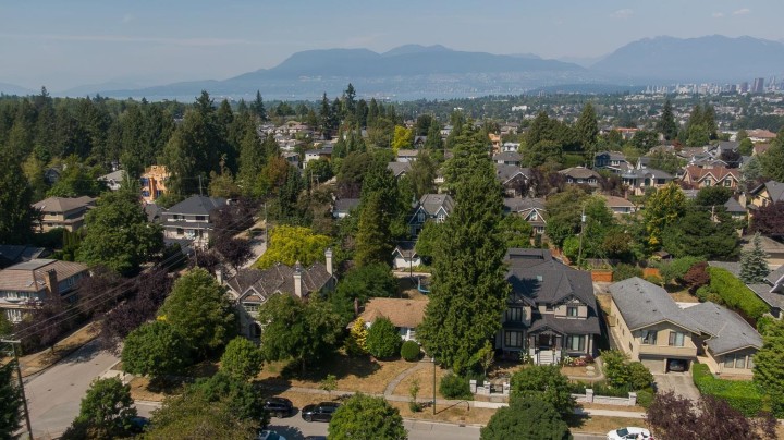 Photo 10 at 2677 W 35th Avenue, MacKenzie Heights, Vancouver West