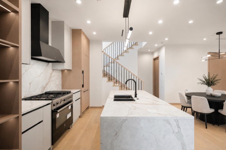 Photo 7 at 1 - 1448 E 30th Avenue, Knight, Vancouver East