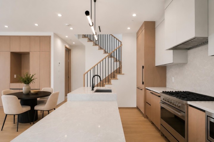 Photo 4 at 2 - 1448 E 30th Avenue, Knight, Vancouver East