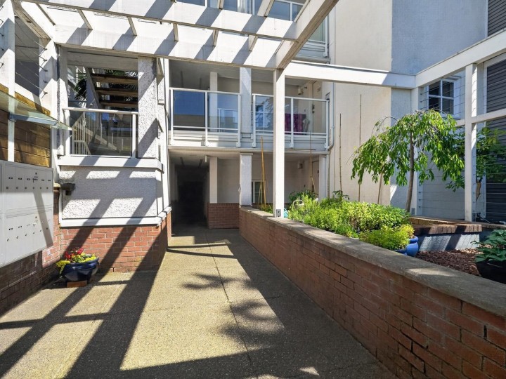 Photo 4 at 313 - 2175 W 3rd Avenue, Kitsilano, Vancouver West