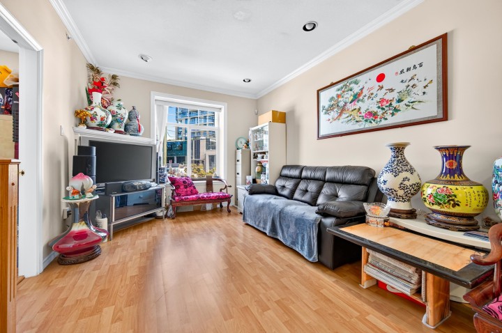 Photo 2 at 650 W 70th Avenue, Marpole, Vancouver West