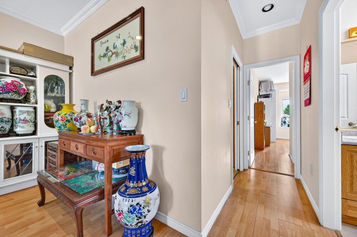 Photo 6 at 650 W 70th Avenue, Marpole, Vancouver West