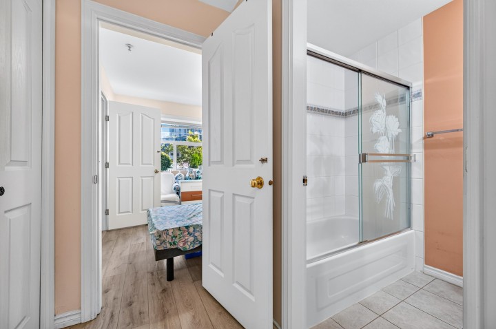 Photo 17 at 650 W 70th Avenue, Marpole, Vancouver West