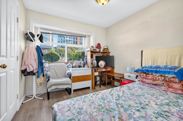 Photo 16 at 650 W 70th Avenue, Marpole, Vancouver West