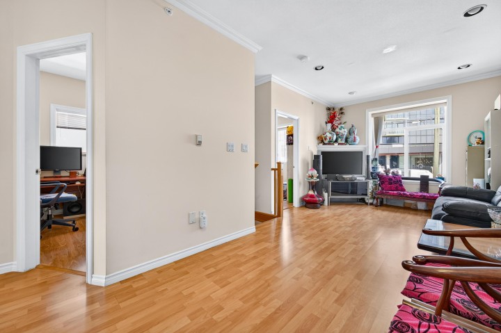 Photo 5 at 650 W 70th Avenue, Marpole, Vancouver West