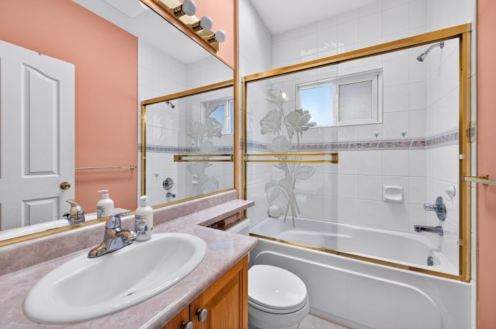 Photo 9 at 650 W 70th Avenue, Marpole, Vancouver West