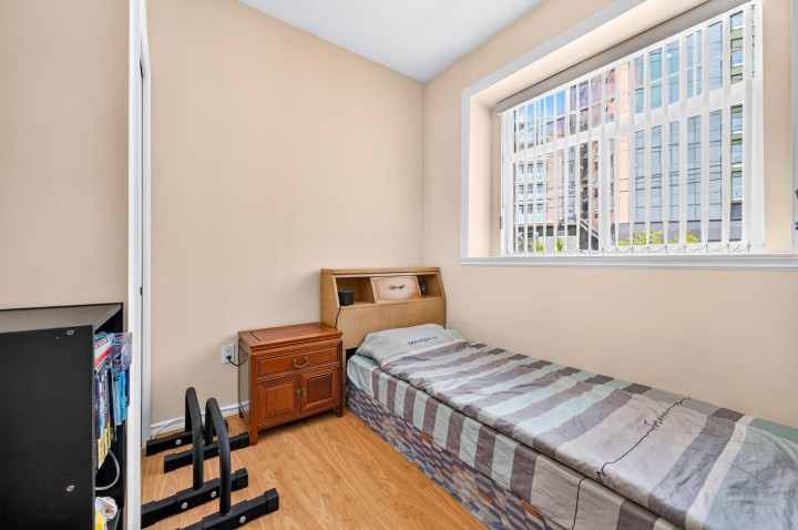 Photo 14 at 650 W 70th Avenue, Marpole, Vancouver West