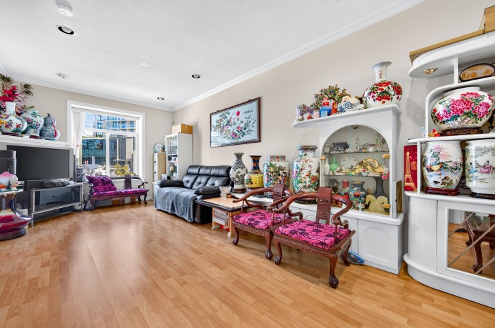 Photo 4 at 650 W 70th Avenue, Marpole, Vancouver West