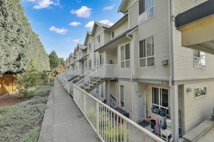 Photo 2 at 45 - 2728 Chandlery Place, South Marine, Vancouver East