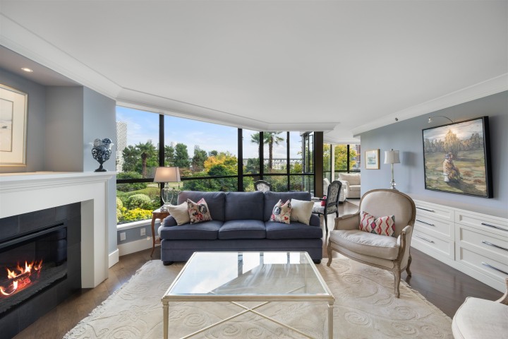 Photo 10 at 205 - 1470 Pennyfarthing Drive, False Creek, Vancouver West