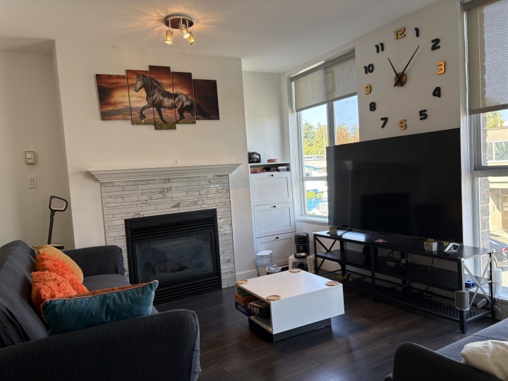 Photo 2 at 232 - 5555 Victoria Drive, Victoria VE, Vancouver East