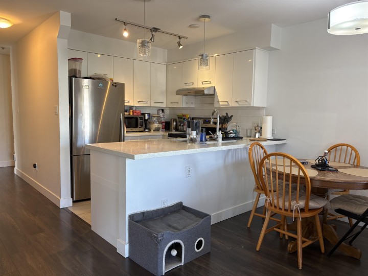 Photo 4 at 232 - 5555 Victoria Drive, Victoria VE, Vancouver East