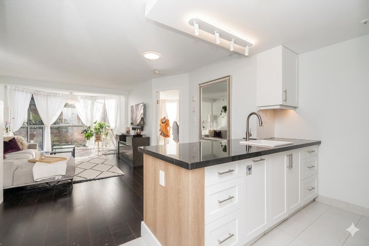 Photo 3 at 403 - 811 Helmcken Street, Downtown VW, Vancouver West