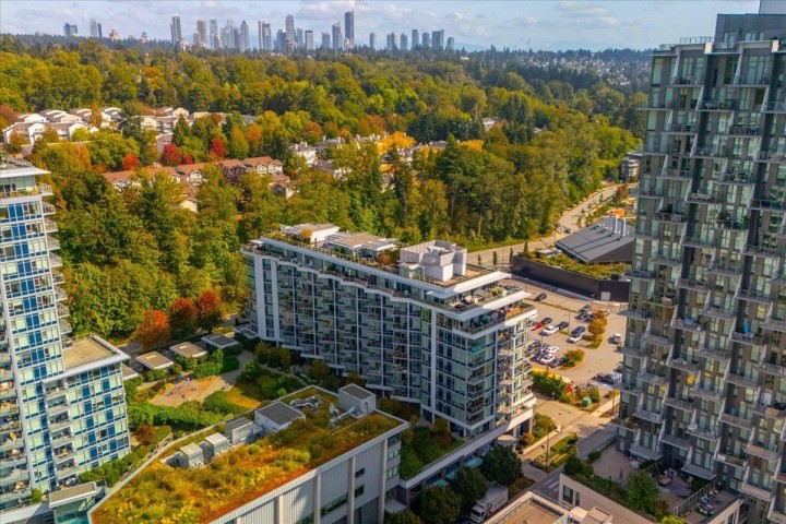 Photo 2 at 706 - 3557 Sawmill Crescent, South Marine, Vancouver East