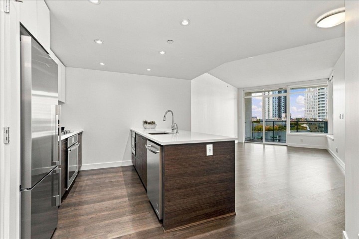 Photo 6 at 706 - 3557 Sawmill Crescent, South Marine, Vancouver East