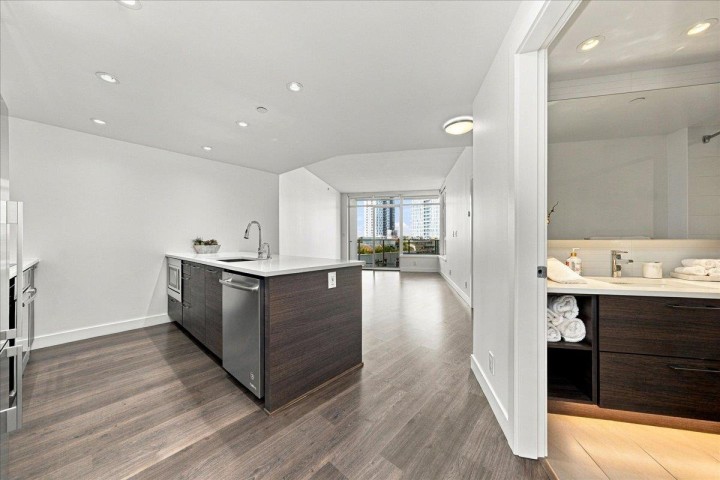 Photo 13 at 706 - 3557 Sawmill Crescent, South Marine, Vancouver East