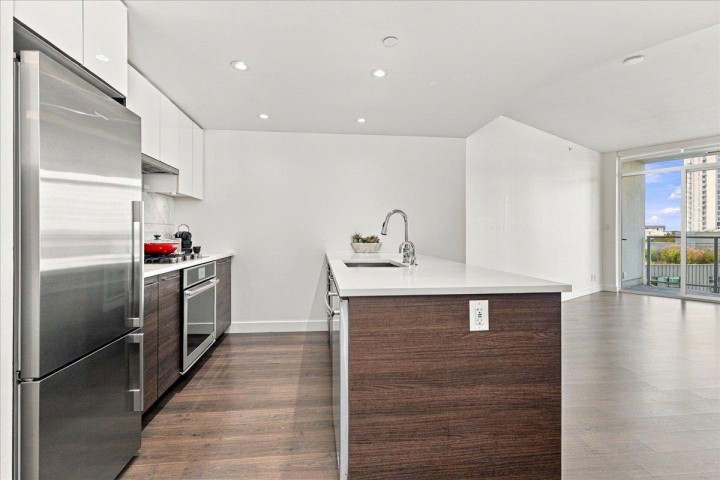 Photo 7 at 706 - 3557 Sawmill Crescent, South Marine, Vancouver East