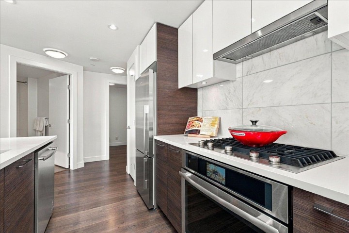 Photo 5 at 706 - 3557 Sawmill Crescent, South Marine, Vancouver East