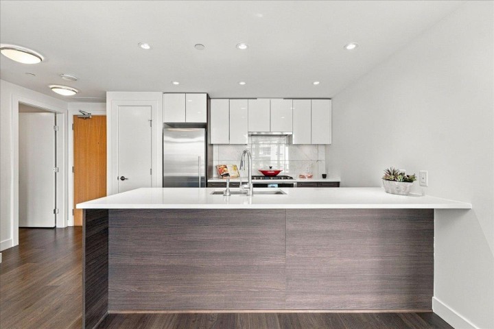 Photo 9 at 706 - 3557 Sawmill Crescent, South Marine, Vancouver East
